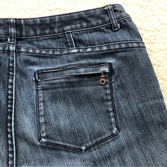 Dark wash ankle jeans with cute zippered back pockets by Chico’s Platinum - Picture 7 of 11